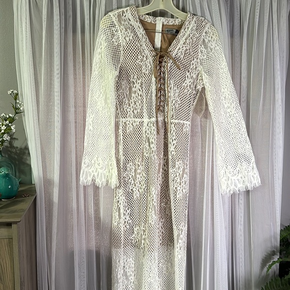 NWT Gorgeous Alice & You through Boston Proper lace dress with lace up front! - Picture 3 of 11